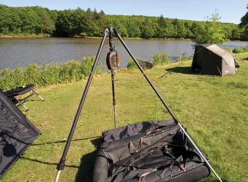 Carp Spirit Weigh Tripod Masszív Mérlegelő Állvány Kampóval (124600360)